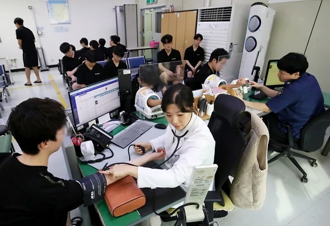 대한민국 정책브리핑 누리집의 외래 진료 연 300회 넘으면 본인부담 90% 적용 기준 2027 안내 이미지